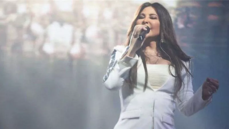 تصدر اسم الفنانة إليسا على موقع 