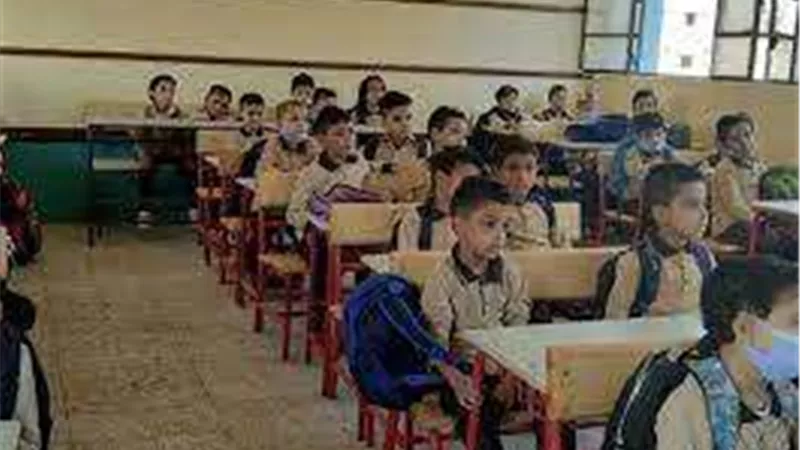 طلاب الشهادة الإعدادية يؤدون امتحان الجبر والإحصاء بالدقهلية