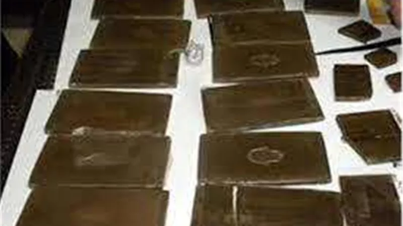 ضبط متهم بحيازة 30 طربة حشيش بقنا