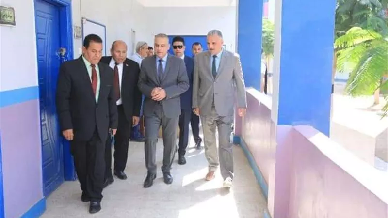 محافظ سوهاج يتفقد لجان امتحانات الشهادة الإعدادية