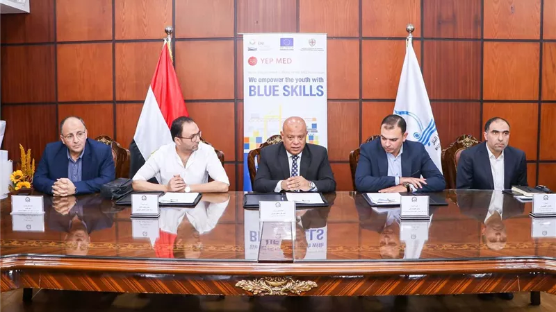 رئيس هيئة ميناء دمياط يوقع مذكرة تفاهم مع عدد من كبرى الشركات العاملة بالميناء