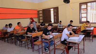 اليوم .. طلاب الصف الثانى الإعدادى بالجيزة يؤدون امتحان اللغة العربية