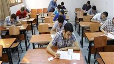طلاب الصف الثاني الإعدادي بالجيزة يؤدون اليوم امتحان اللغة العربية