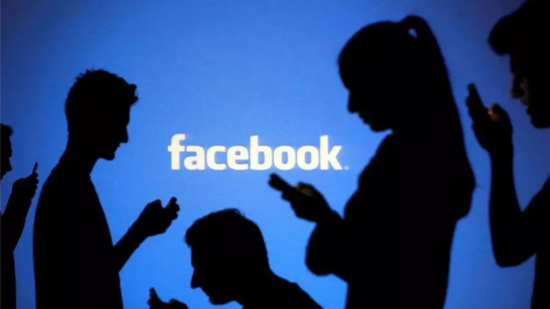 أقراص مخدرة «دليفري».. ضبط شخصين لترويجهما المخدرات على الفيسبوك