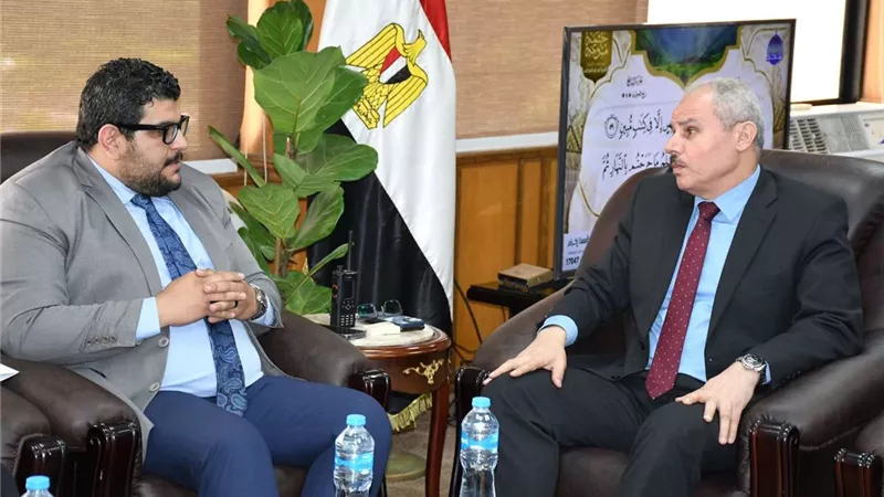 مندور يستقبل رئيس هيئة الرعاية الصحية بالإسماعيلية
