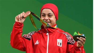 3 ميداليات ورقم قياسي.. سارة سمير تكتب التاريخ في بطولة إفريقيا لرفع الأثقال بتونس