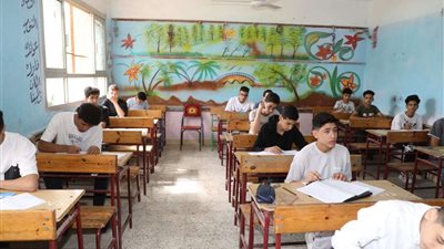 محافظ المنوفية يتفقد عدداً من اللجان للاطمئنان علي انتظام سير الامتحانات