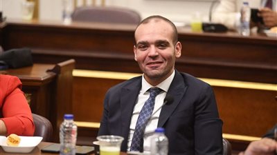 برلماني يطالب بخطة ترويجية حول العالم لقرارات «الأعلى للاستثمار»
