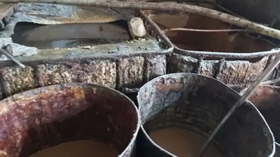‎التحفظ على 9 أطنان زيوت مجهولة المصدر داخل مخزن بالمقطم