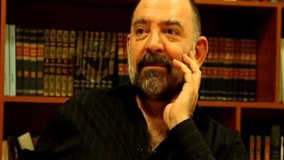 بعد اغتيال نجلها.. أول رد من والدة الناشط السياسي اللبناني 