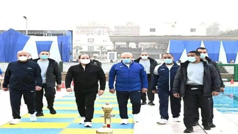 الرئيس السيسي يجري جولة تفقدية للطلبة الجدد بالكلية الحربية.. فيديو