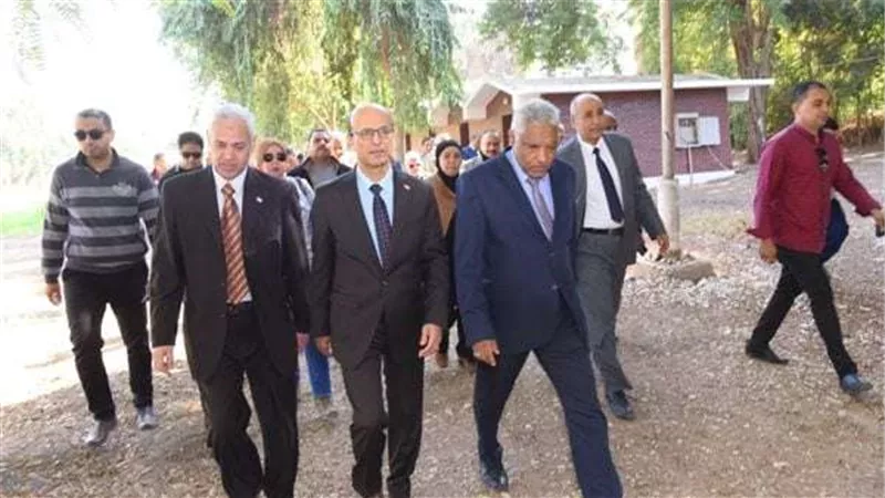 رئيس جامعة أسيوط يصدر قررات بتكليف أستاذين للقيام بأعمال الوكالة