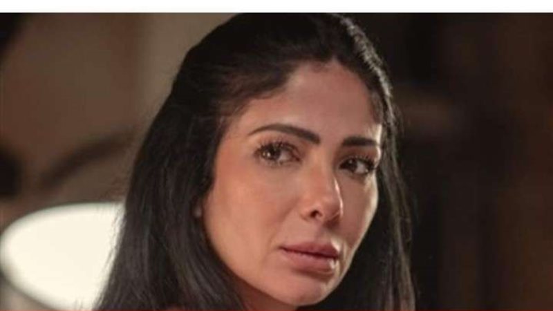 مني زكي 