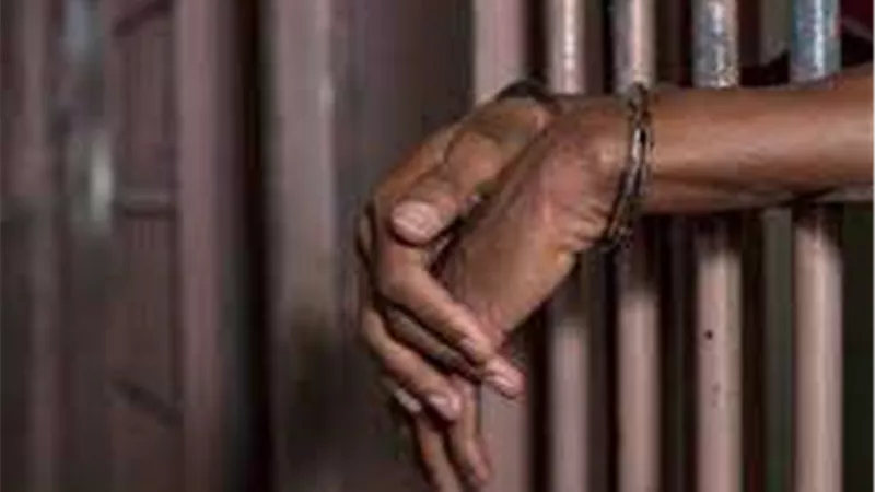 النيابة تأمر بحبس قاتل طفل بالخطأ تحت عجلات سيارته بالعياط