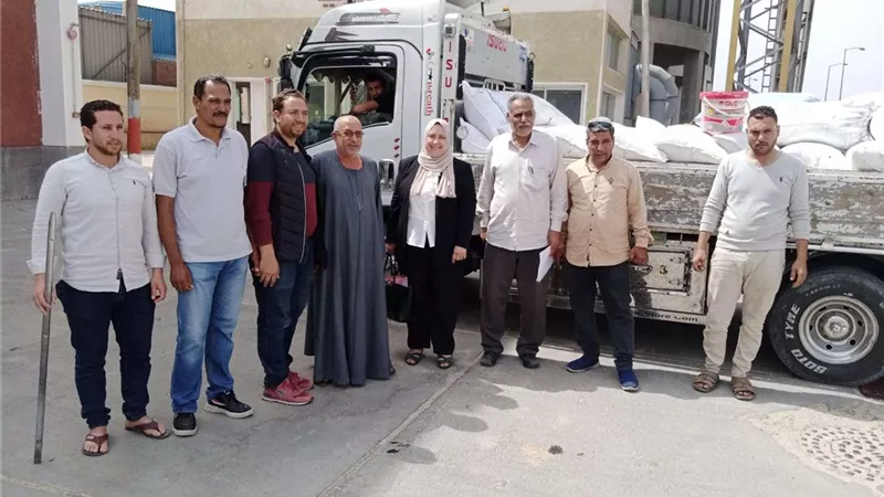وفد وزارة الزراعة في زيارة ميدانية لشون التخزين بالإسماعيلية لمتابعة عمليات توريد القمح