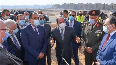 الرئيس السيسي يجري جولة تفقدية داخل عزبة الهجانة