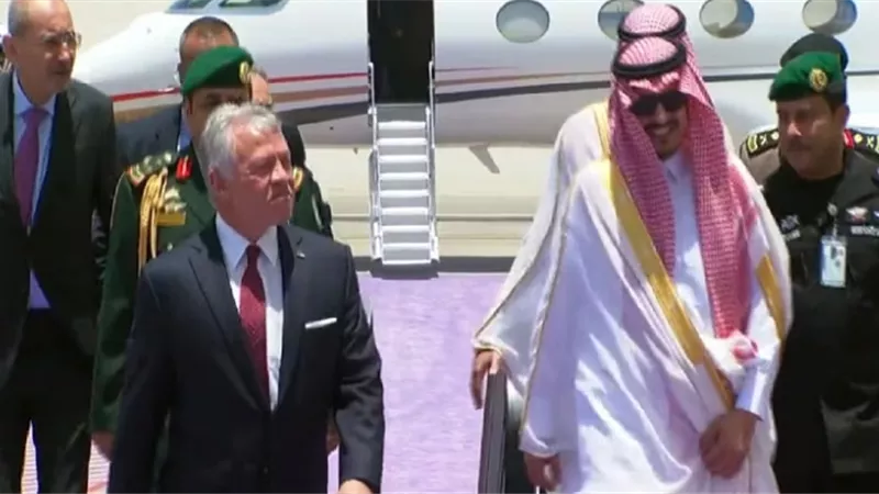 العاهل الأردني يصل جدة للمشاركة في القمة العربية الـ32