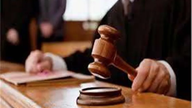 محاكمة زوج وزوجته بعد عرض طفلتهما للبيع عبر الفيس بوك.. تفاصيل