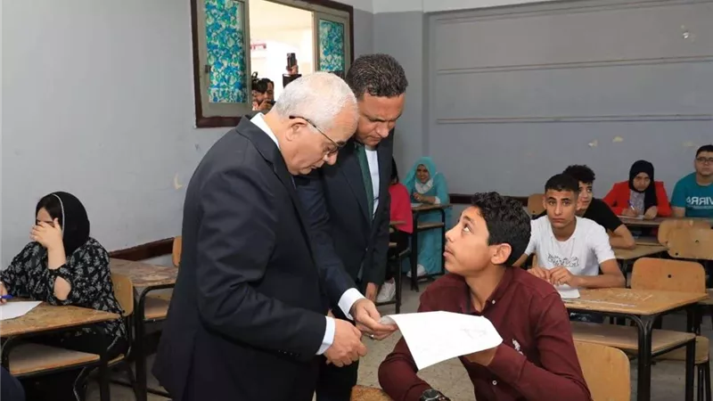 بعد تسريب امتحان الدراسات.. وزير التعليم يزور محافظة الدقهلية لمتابعة الامتحانات