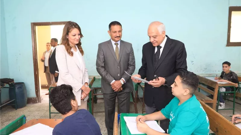 محافظ الجيزة يتفقد لجان امتحانات الشهادة الإعدادية ببولاق الدكرور