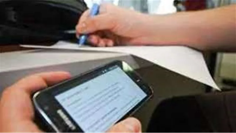 التسريب يضرب امتحانات الإعدادية.. حرب «التعليم» مع الظاهرة تتفاقم والحل في البوكليت