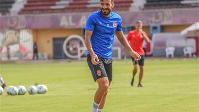 إصابة علي معلول أمام بايرن ونزول ياسر إبراهيم بديلا