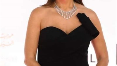 غادة عادل ترد على شائعة زواجها من شاكوش