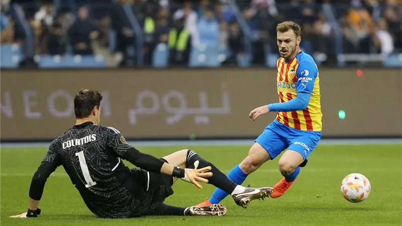 فالنسيا يستضيف ريال مدريد في مباراة البحث عن النجاة من الهبوط