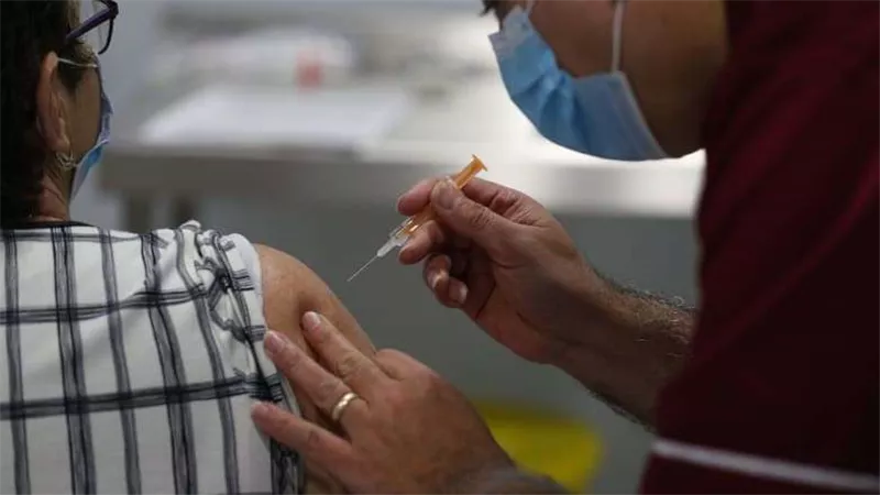 متخصص: لقاح كورونا الصيني يعطي مناعة مع حدوث طفرات للفيروس
