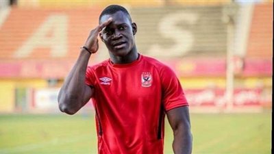 أليو ديانج يحتفل بتتويج الأهلى ببرونزية كأس العالم للأندية