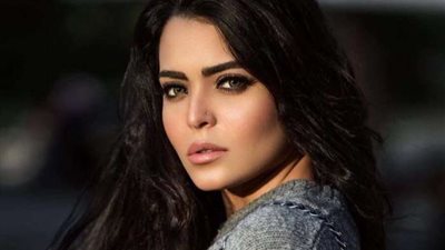 ليلى علوي ولبلبة يحتفلان بعيد ميلاد أسماء جلال في كواليس 