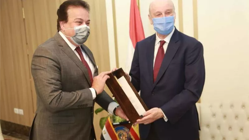 وزير التعليم العالي يستقبل السفير الإسباني بالقاهرة