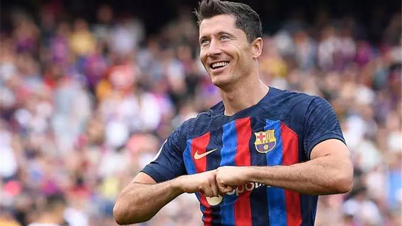 ليفاندوفسكي يقود تشكيل برشلونة المتوقع أمام بلد الوليد في الليجا