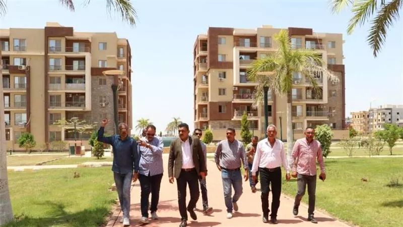 وزير الإسكان يتابع تنفيذ موقف «سكن كل المصريين» في مدينة السادات