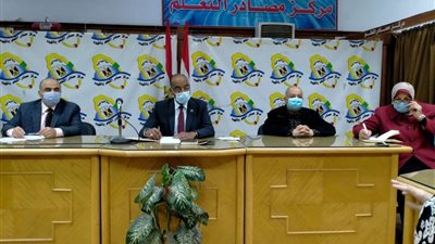 وكيل التربية والتعليم بالفيوم يعقد اجتماع مع مديري الإدارات