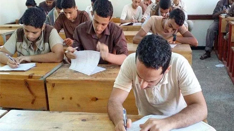 طلاب الشهادة الإعدادية بالجيزة يشيدون بسهولة امتحان العلوم