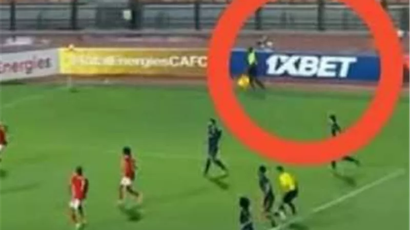 «1XBET».. القصة وراء ظهور شركة مراهنات في الملاعب المصرية