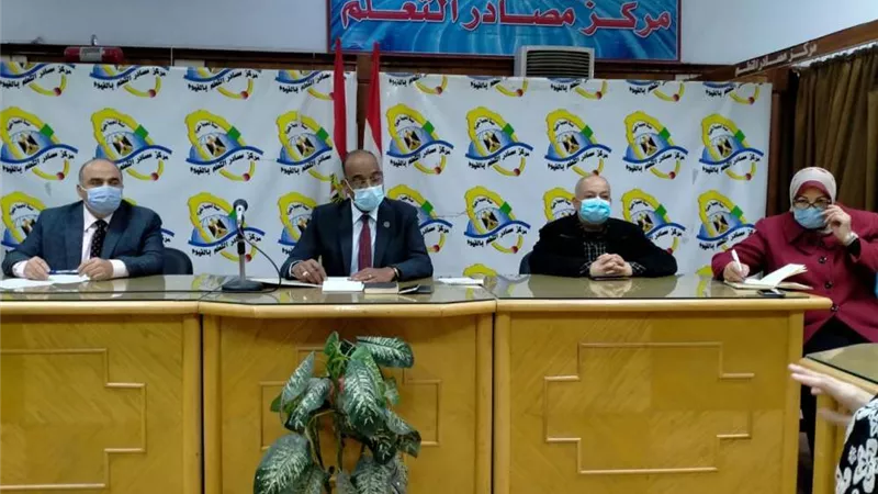وكيل التربية والتعليم بالفيوم يعقد اجتماع مع مديري الإدارات
