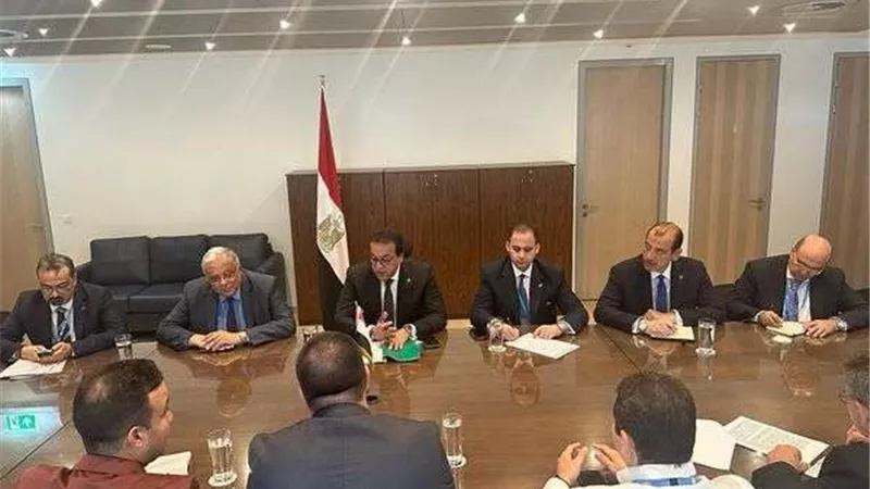 وزير الصحة يناقش مع نظيره الكوبي سُبل التعاون في تصنيع الأدوية