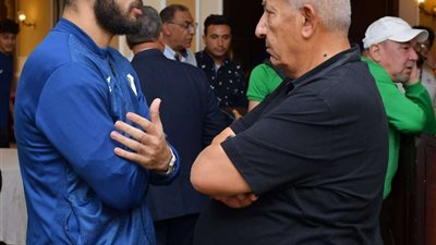 كامل أبوعلي يجتمع بلاعبي الفريق الأول بالنادي المصري.. تفاصيل