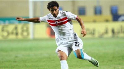 عبد الله جمعة يشارك في الفقرة البدنية بمران الزمالك
