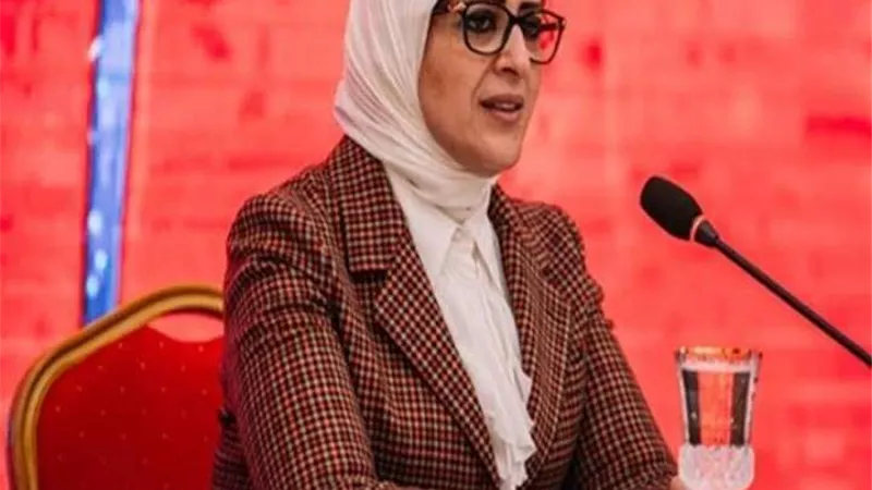 الصحة: نقل سيدة تعانى من شلل نصفى لمستشفى الشيخ زايد للعلاج على نفقة الدولة