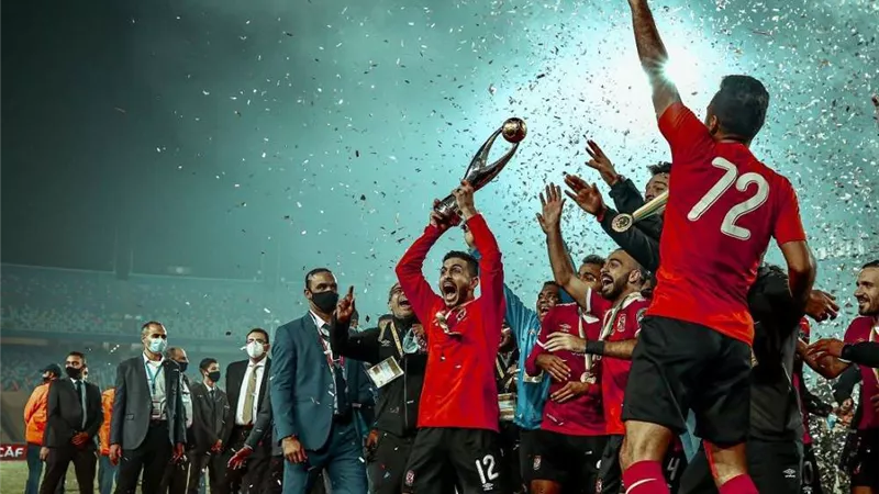 المريخ السوداني يهدي درعه للأهلي.. ويهنئه ببرونزية مونديال الأندية