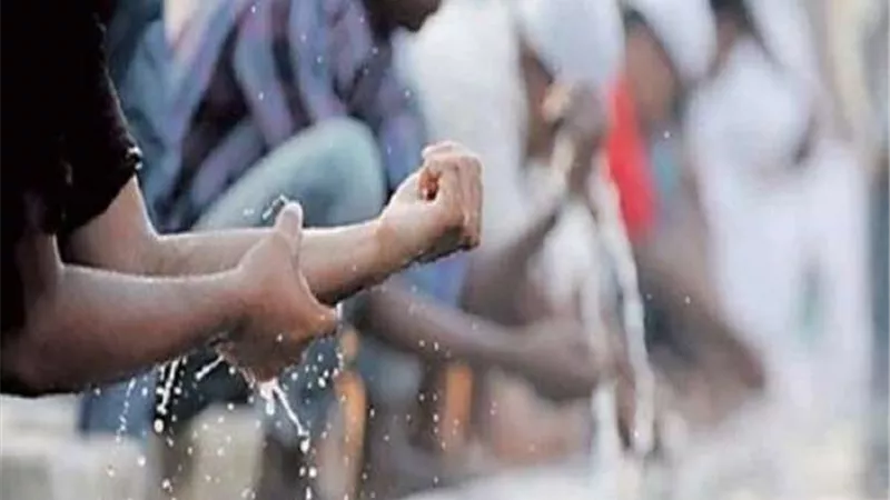 حكم  غسل الرجلين في الوضوء دون دلكهما.. الإفتاء تجيب