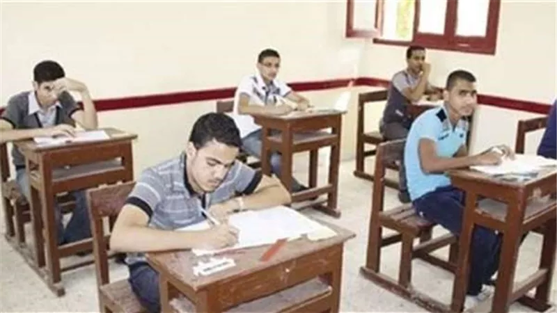 46 ألف طالب يؤدون امتحان الدبلومات الفنية بسوهاج اليوم