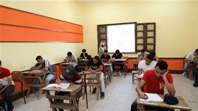 بسبب حرارة الطقس.. أولياء الأمور يطالبون بتركيب مراوح في لجان امتحانات الثانوية العامة