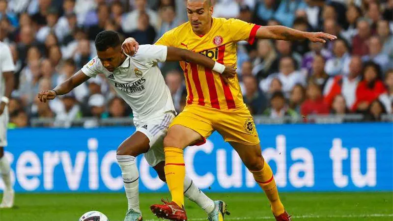التعادل الإيجابي يحسم الشوط الأول بين إشبيلية وريال مدريد