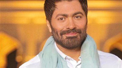 تعليق طريف تامر حسني على أداء خالد عليش لأغنية 