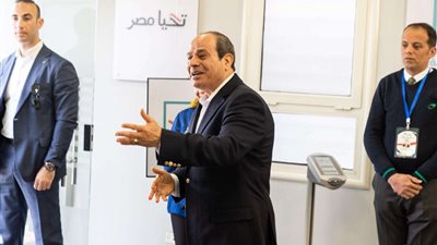 رفعت فياض: الرئيس السيسي يسعى دائما لتطوير العمل بالجهاز الإداري للدولة.. فيديو