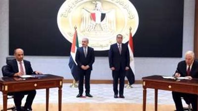 توقيع عدد من الوثائق بين مصر وفلسطين على هامش مباحثات موسعة بين رئيسي الوزراء